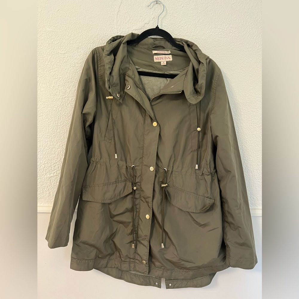 Women’s rain jacket